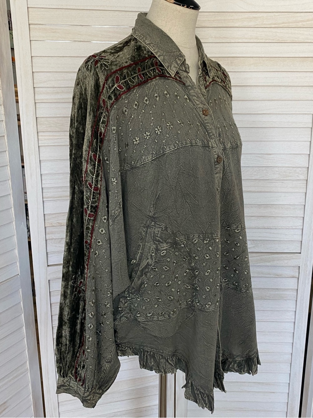 Young Threads Boho Velvet Embroidered Olive Green Button-Down Blouse SZ L NWT - Picture 5 of 15